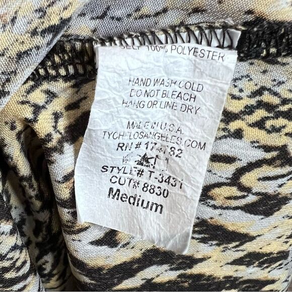 Blush long sleeve cold shoulder animal print backless top size medium - Picture 6 of 6